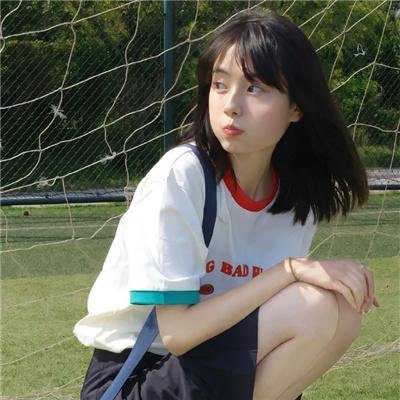 与一位女士合影